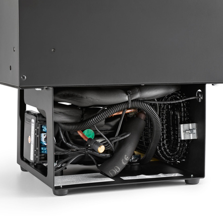 Indel B TL30 – ein flacher, eingebauter Toplader-Kühlschrank mit konfigurierbarem Deckel