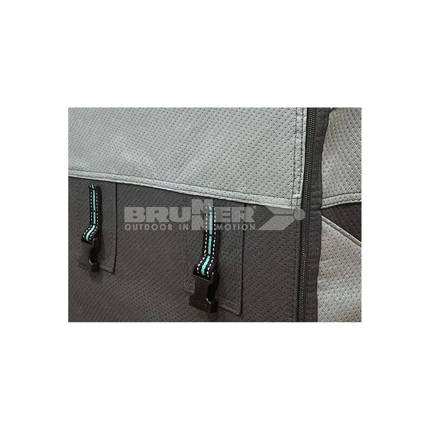 Gurte mit Schnallen an der Brunner Design 12M Schutzhülle