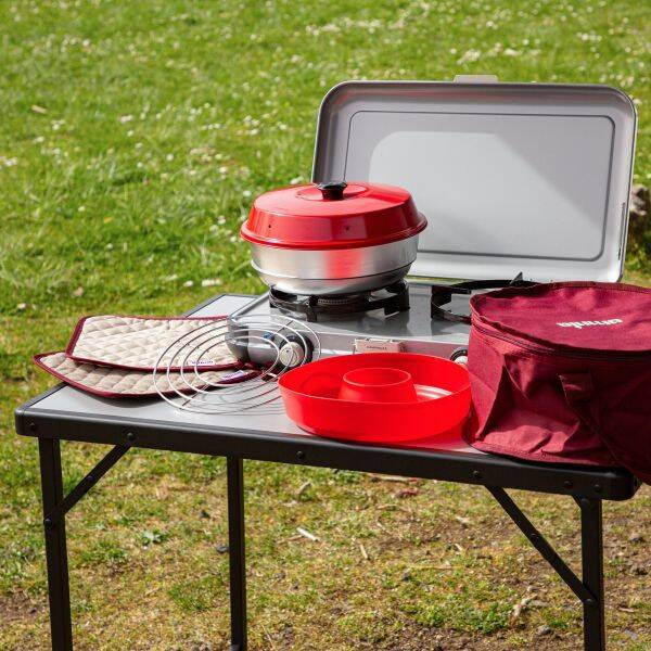 Omnia-Backofen auf einem Campingkocher