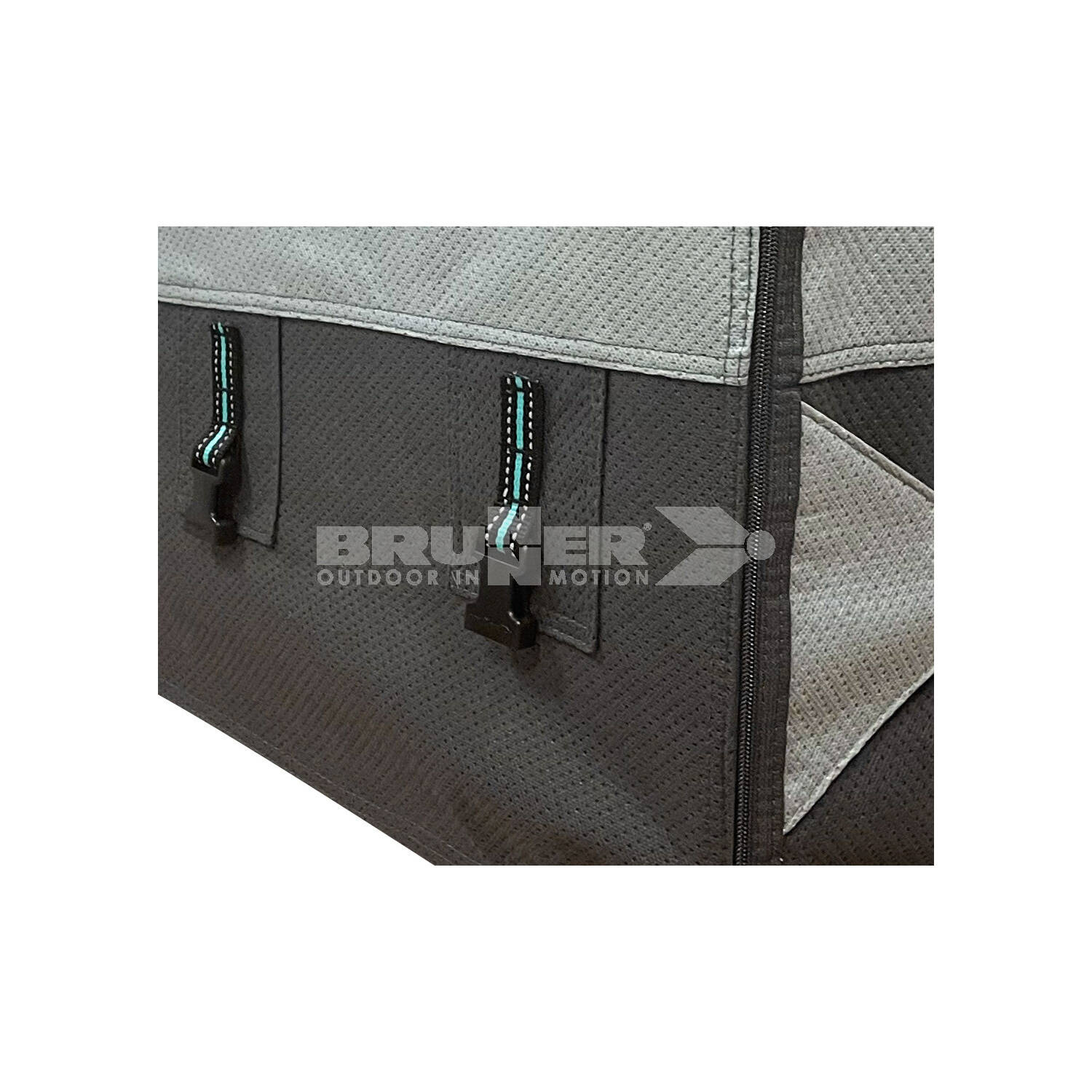 Gurt mit Spannschnalle an der Brunner Design 12M Schutzhülle