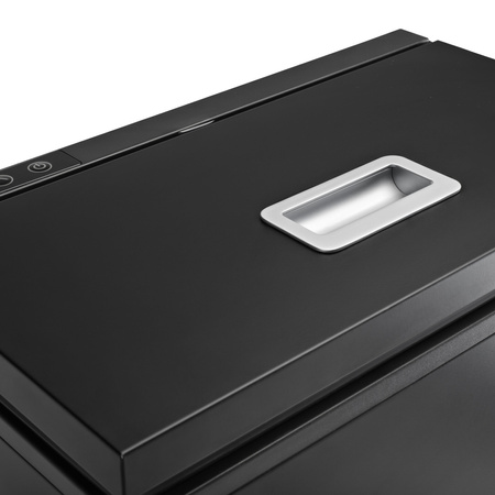 Indel B TL30 – ein flacher, eingebauter Toplader-Kühlschrank mit konfigurierbarem Deckel